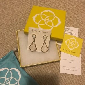 Kendra Scott ✨ Alexa Statement Drop Earrings Pearl